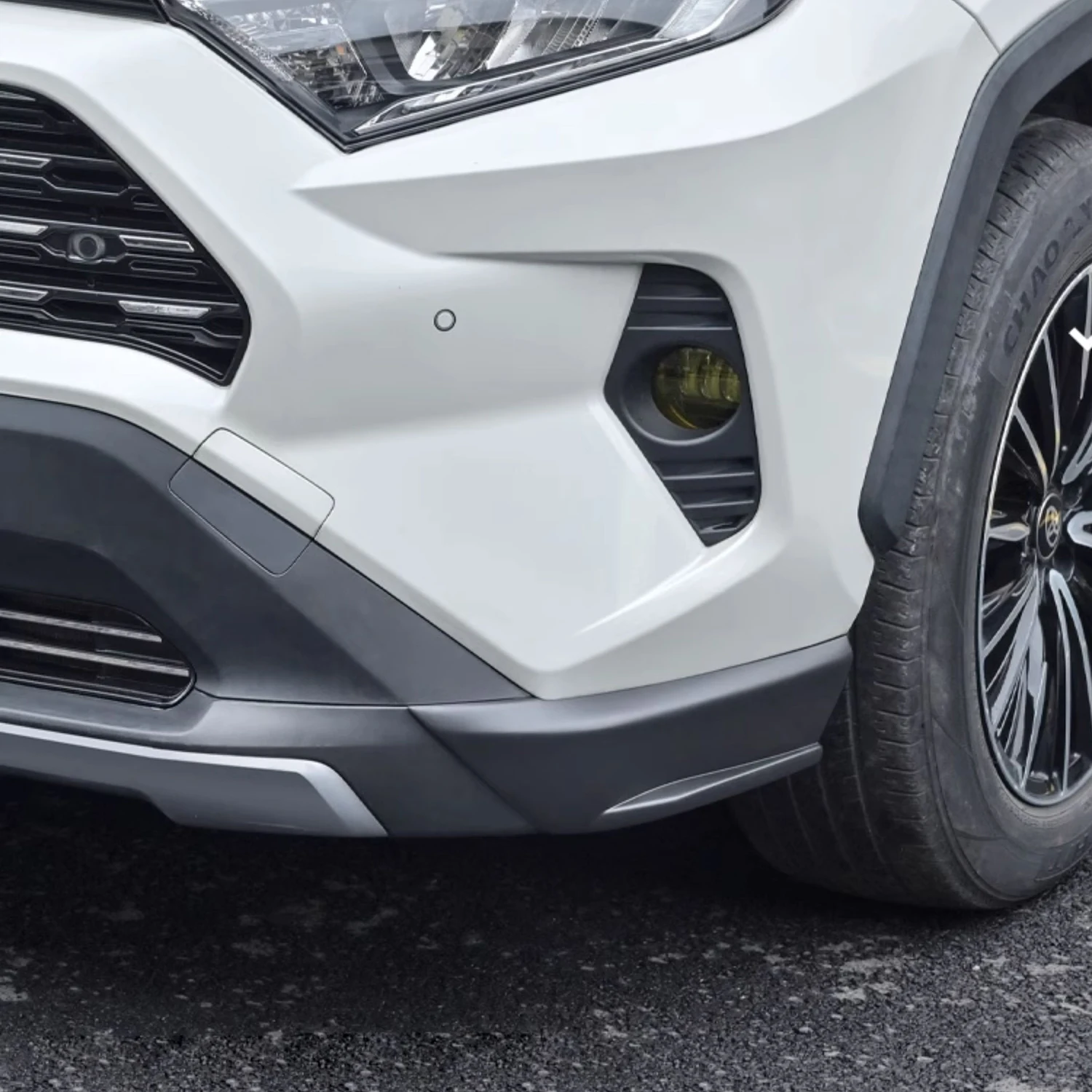 

Для Toyota RAV4 2019-2024 автомобильные аксессуары ABS передний бампер угловые накладки для губ 2 шт., не для приключений