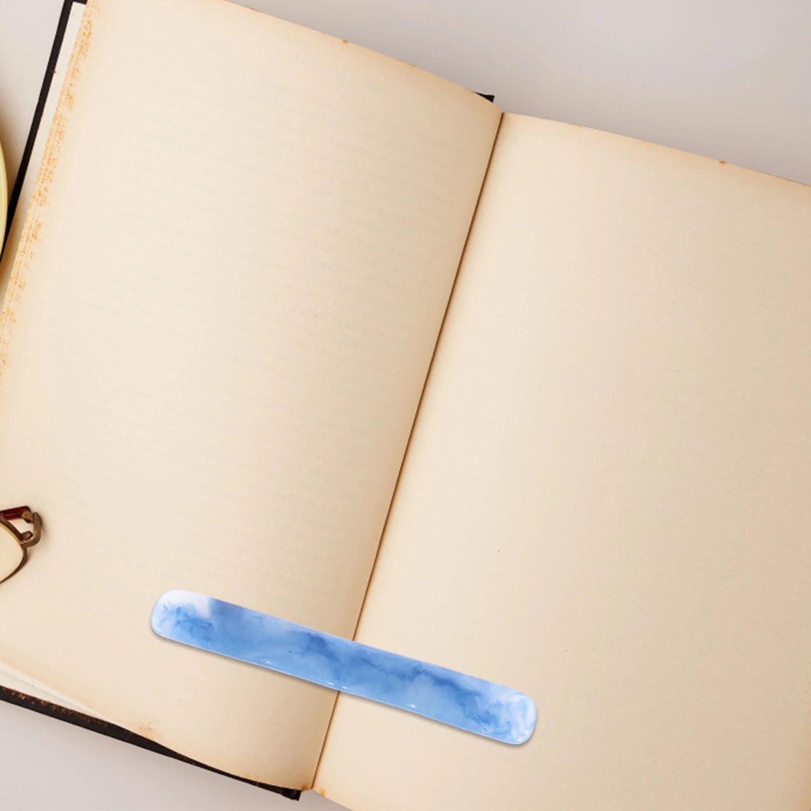 

Creative Resin Thumb Book Holder Portable Reading Aid Lightweight Page Spreader Multi Function Household Accessory Student