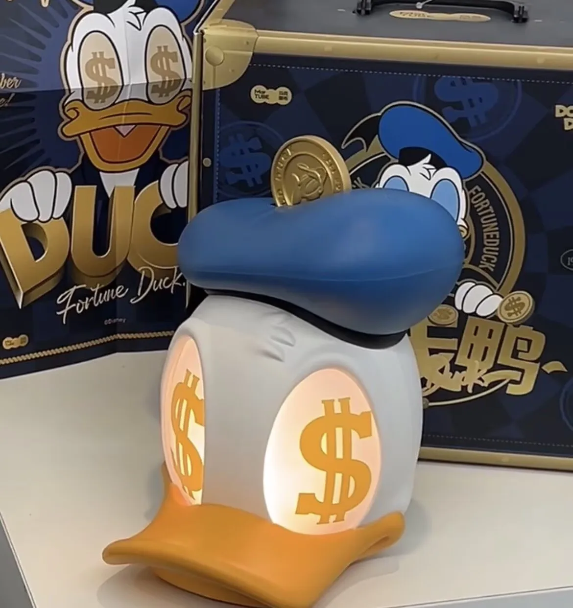 

Donald Duck Rich Duck Figurine Lamp Usb Light Birthday Gift For Friends & Besties Christmas Desktop Decor