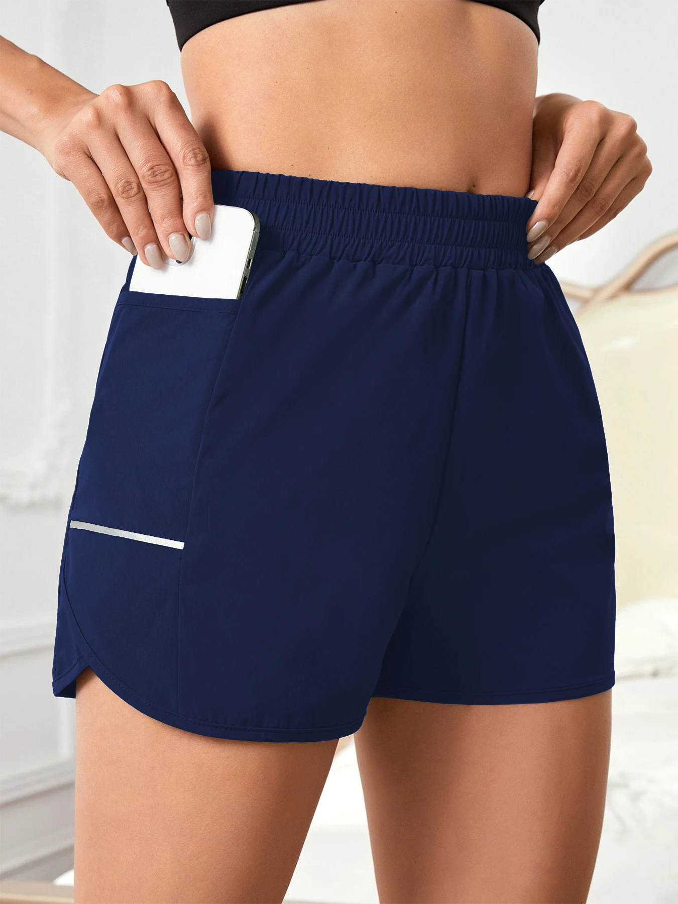 Neue Damen-Shorts mit Handytasche, elastischem Bund, Sportgürtel, reflektierenden Streifen, lässige, modische Sportshorts. – Detail 24