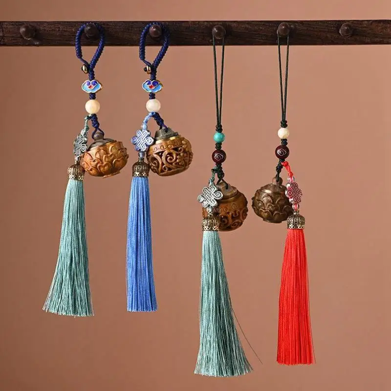 Green Sandalwood Hollowed Out Sachet Fragrance Diffuser Keychain Wood Carving Tassel Mobile Phone Car Decoration
