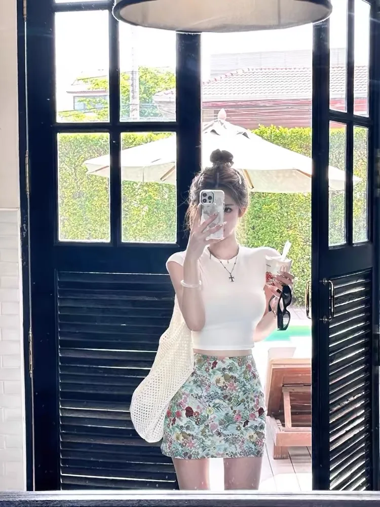

Chic Floral Embroidery Set for Small Women Summer Spicy Girl T-Shirt Short Sleeve round Neck High Waist Half Skirt Fashion Set