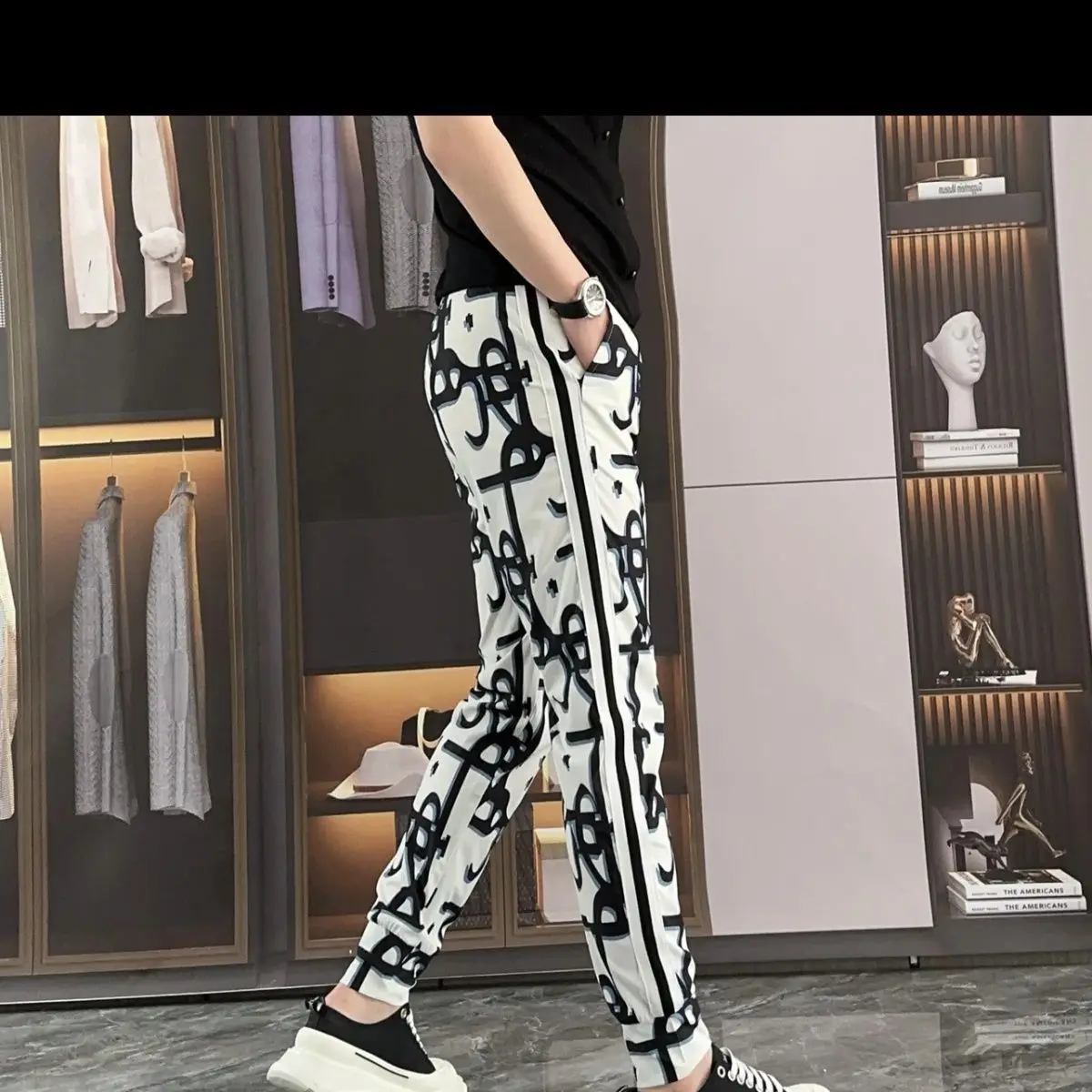 Nowe letnie europejskie wysokiej klasy i przystojne dwukolorowe tłoczone męskie slim fit i wszechstronne modne modne spodnie wiązane na co dzień