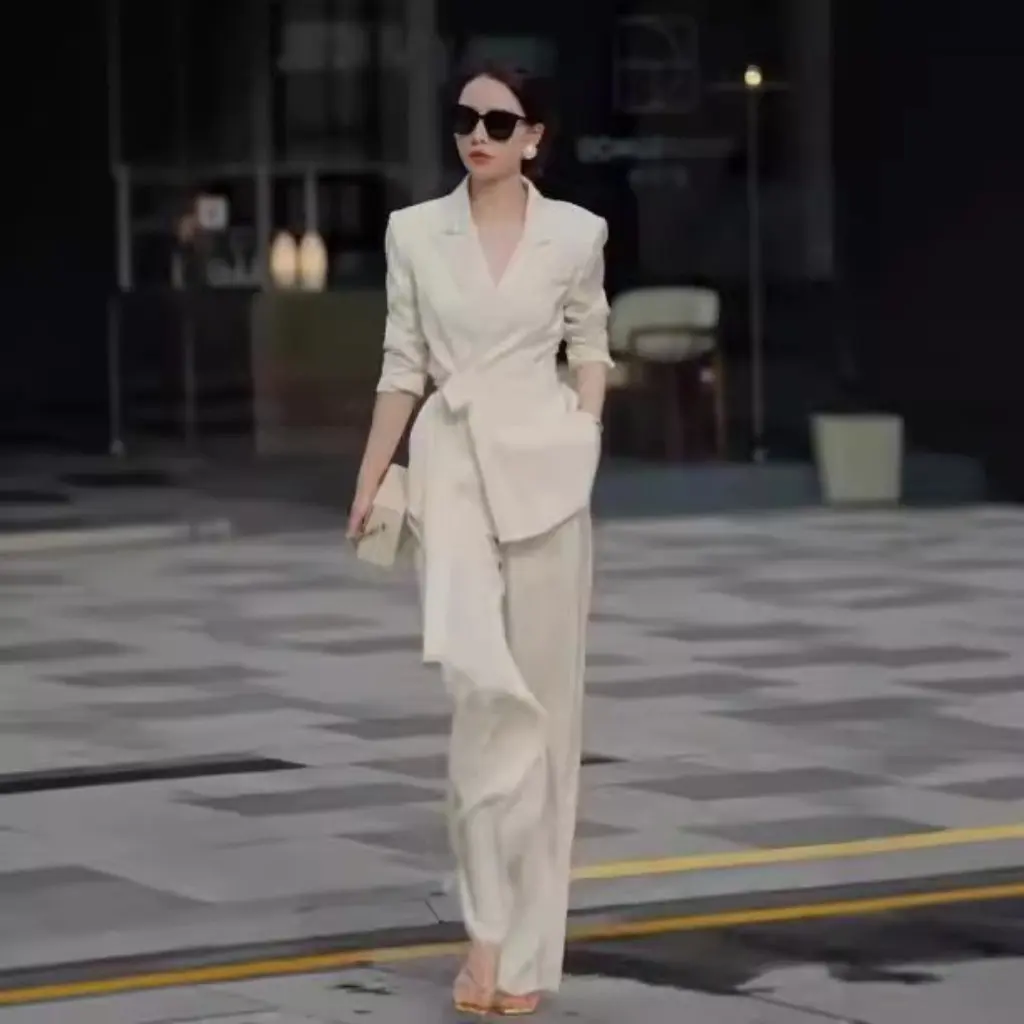 

Женский костюм-двойка, мощный, аура, элегантный, профессиональный, в китайском стиле, весенне-осенний, нишевый дизайн, комплект