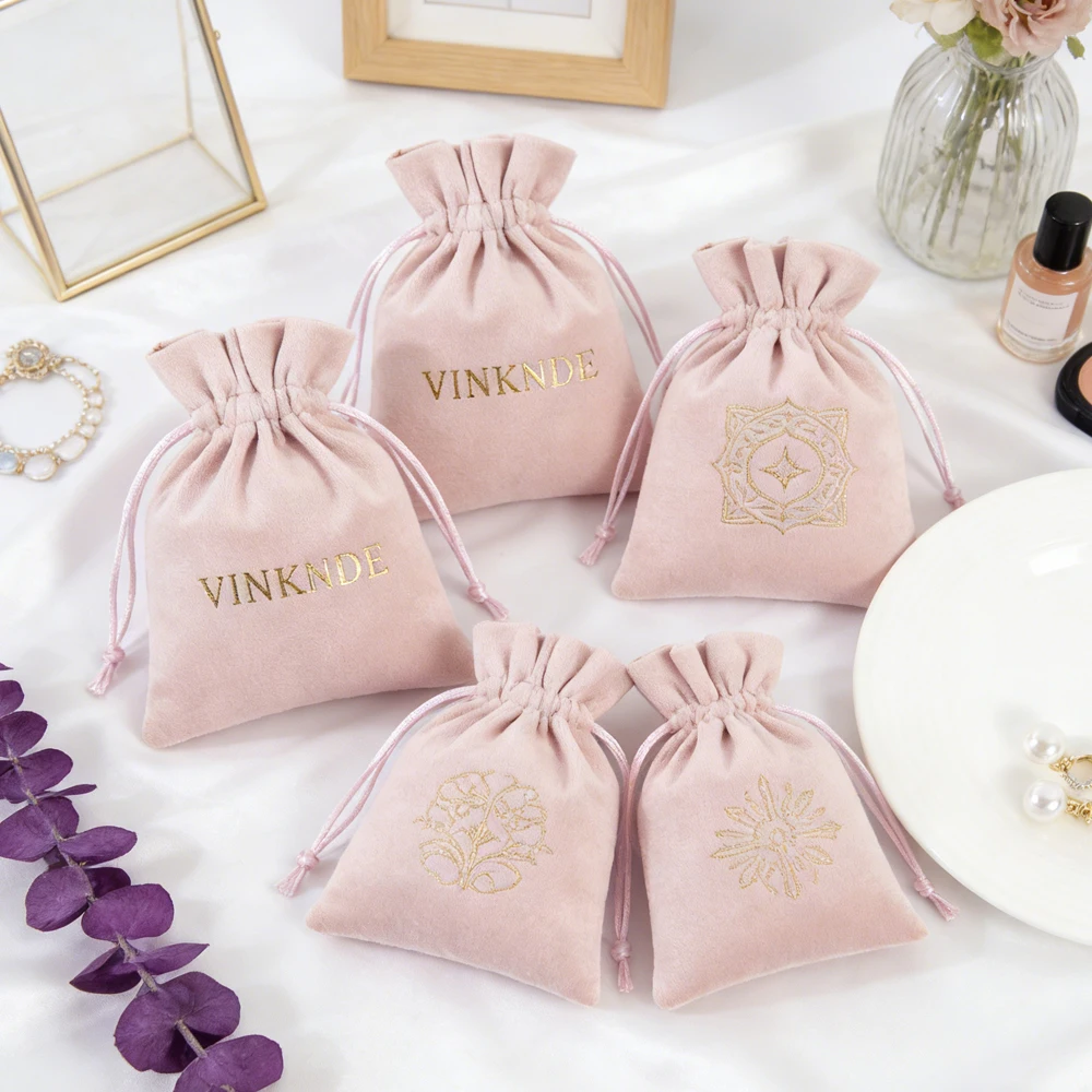 

Оптовые мешочки для украшений (50/100 шт.), розовые, из мягкого бархата, на шнурке, для браслетов и ожерелий, пылезащитные, с возможностью нанесения логотипа