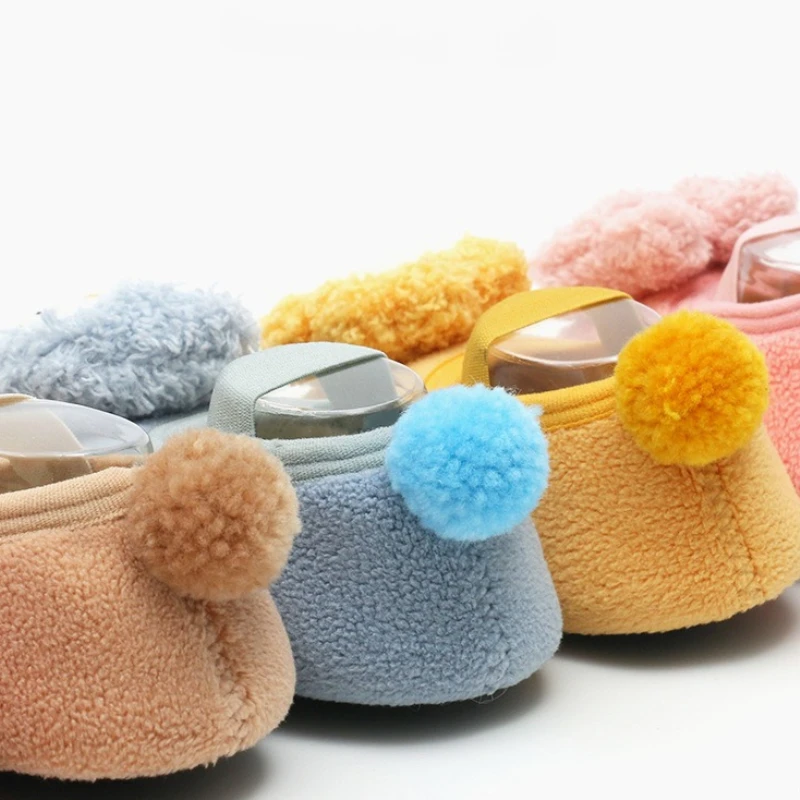 Zimowe ciepłe kapcie dla niemowląt, pluszowe skarpety-podkolanówki dla maluchów, miękkie antypoślizgowe buty do chodzenia dla chłopców i dziewcząt, domowe buty dla dzieci do użytku w pomieszczeniach.