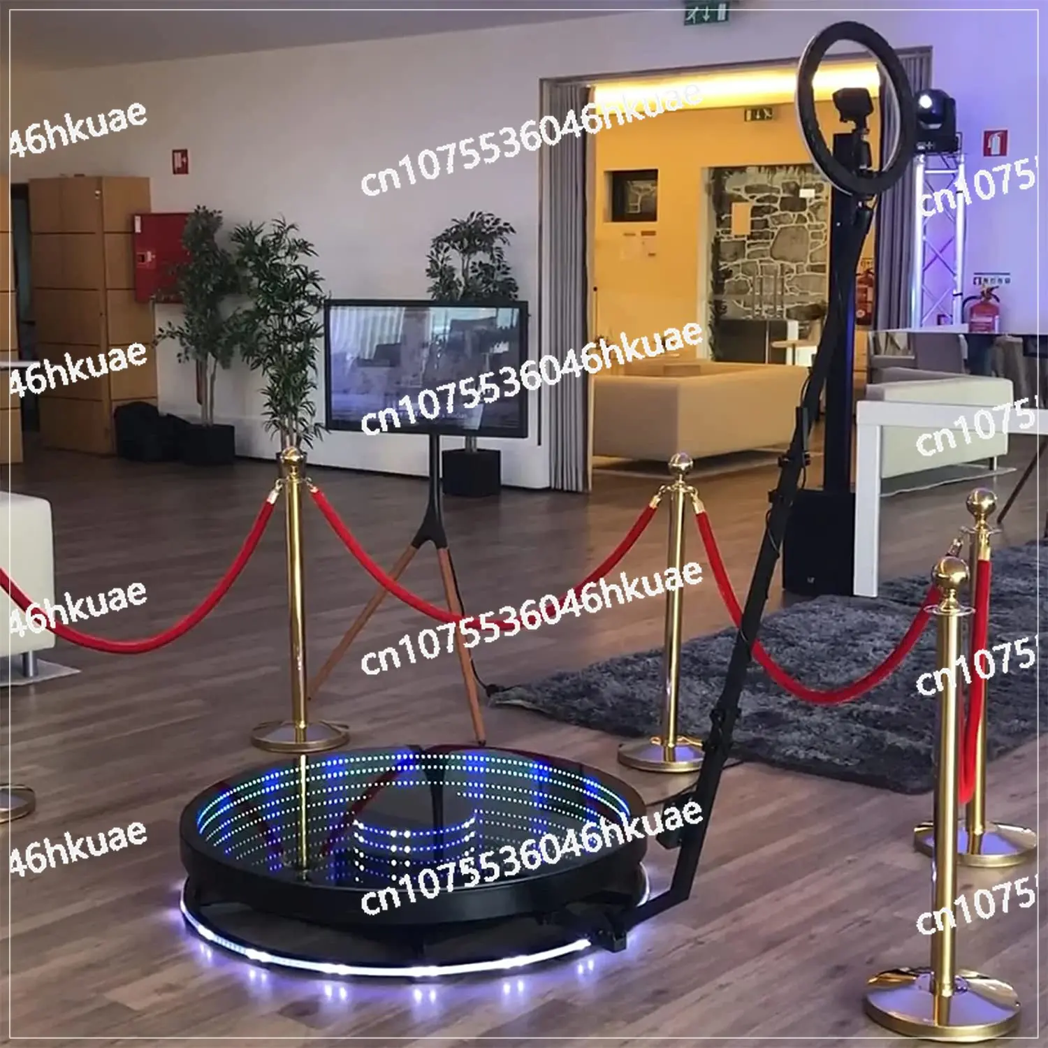 

360 Photo Booth Machine Portable Free Custom Logo Automatic Glass 360 Video Booth with Flight Case for Party Events Wedding