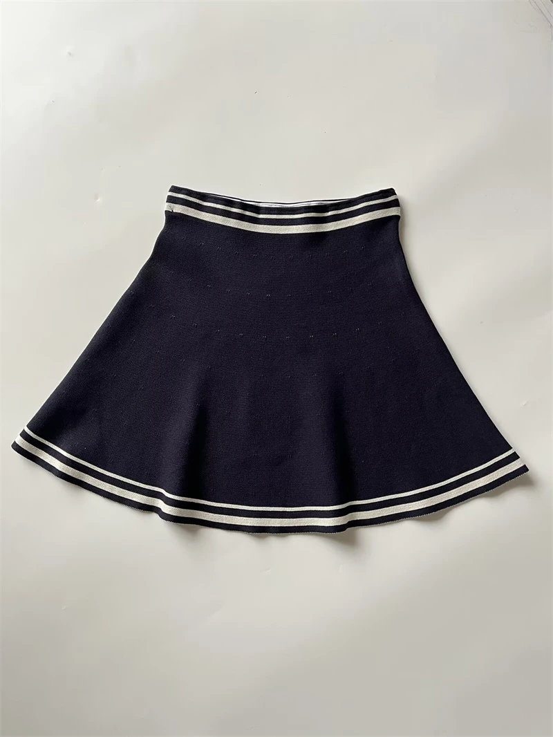 KEYANKETIAN 2025 Wiosna Nowa damska spódnica z dzianiny w kontrastowe paski w stylu preppy Elastyczna talia Cienka mini spódniczka w kształcie litery A