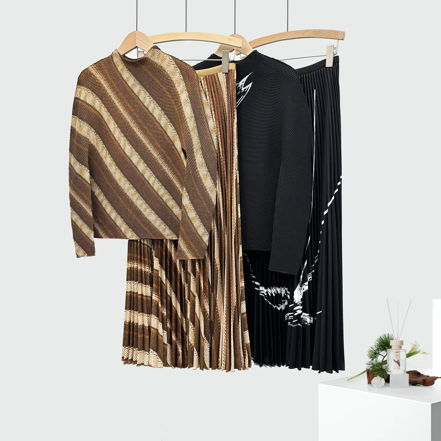 

Miyake Pleated 2025 Autumn and Winter Suit Skirt Two-piece Fashion Printing Slim Long-sleeved Top Versatile Half-body Skirt