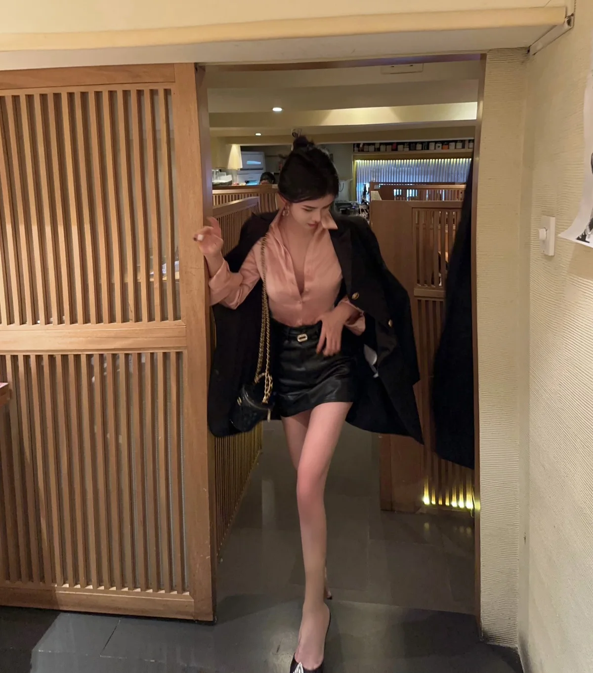 

Xia Yuan, оригинальная кожаная юбка Bla с высокой талией, облегающая женская весна 2023, новая утягивающая юбка трапециевидной формы