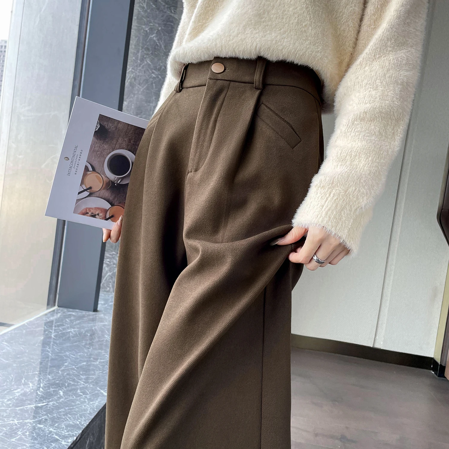 Pantaloni a gamba larga da donna in lana spessa vintage autunno inverno a vita alta con bottone singolo pantaloni larghi casual a figura intera femminile 2025