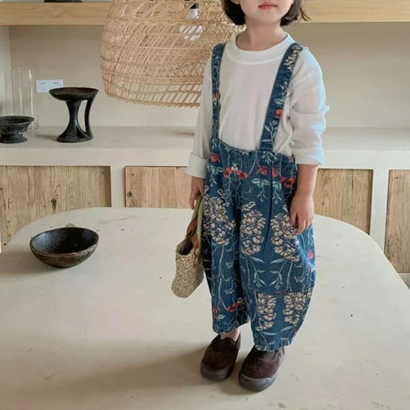 2025 الصيف الفتيان والفتيات وزرة الدنيم الحمالات بذلة الربيع الطفل الاطفال السراويل ثوب فضفاض غير رسمي ملابس الأطفال