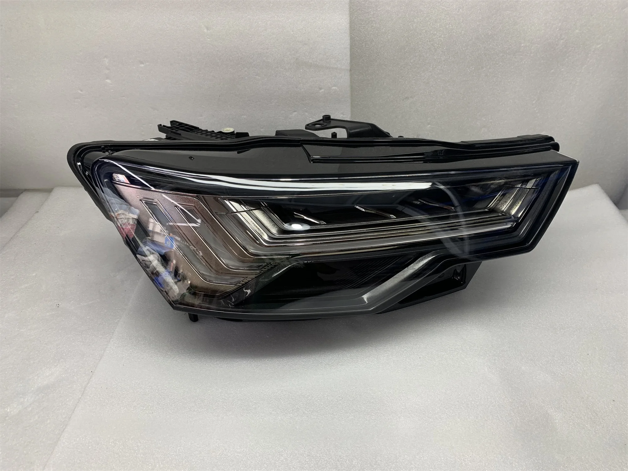 

Factory Hot Selling Original High-quality Headlights Suitable For A6 S6 C8 High-definition Matrix Headlights LED Lights 21-