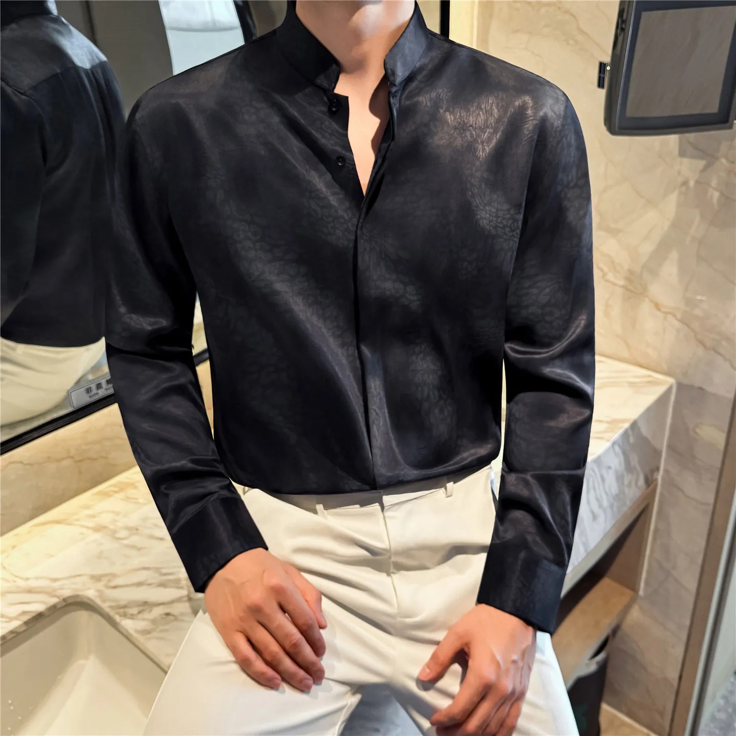 Gradiënt satijnen overhemd heren, nieuwe Chinese opstaande kraag, verborgen knoopontwerp, trendy vrijetijdskleding