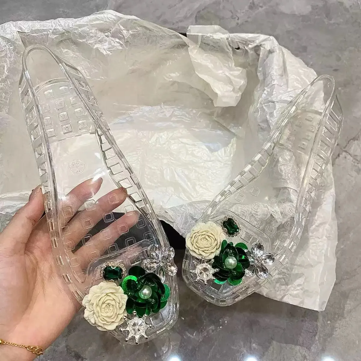 Luxury Big Rhinestone Flower Sequins Jelly Shoes Woman Summer Korean Crystal Transparent Clogs Women's Hollowed Out Flat Sandals view 3
