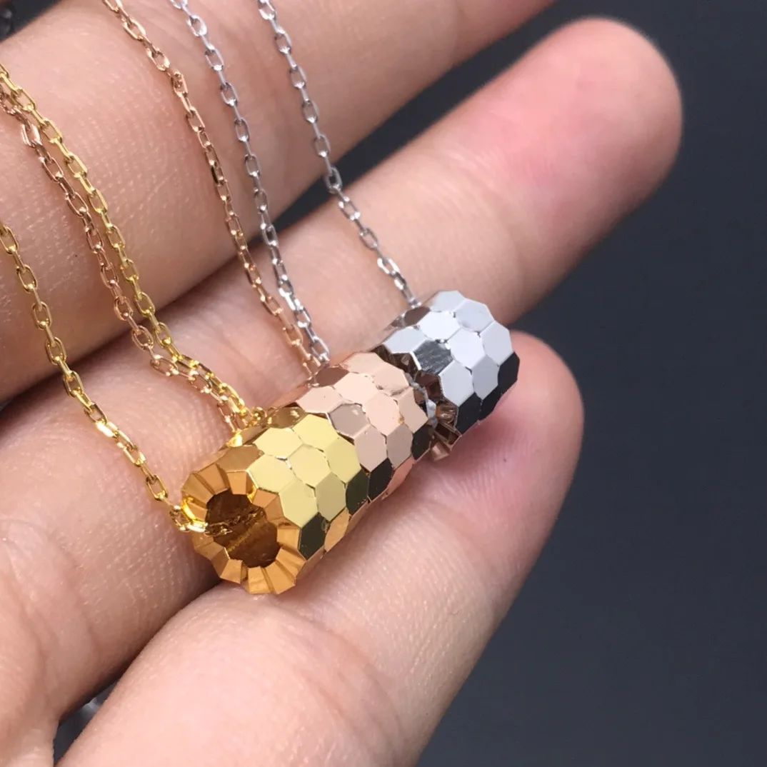

Still home new honeycomb diamond necklace Europe and America V gold version honeycomb with diamond diamond clavicle chain female