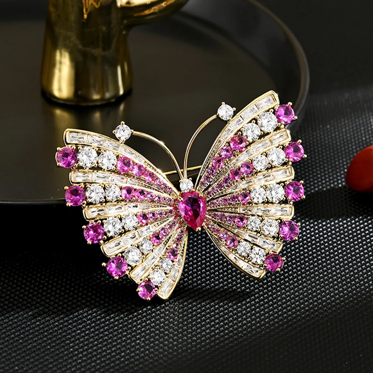 

Sweet Butterfly Brooch Niche High-end Pin Exquisite Corsage Versatile Accessories Girl Fashion Jewelry Gift
