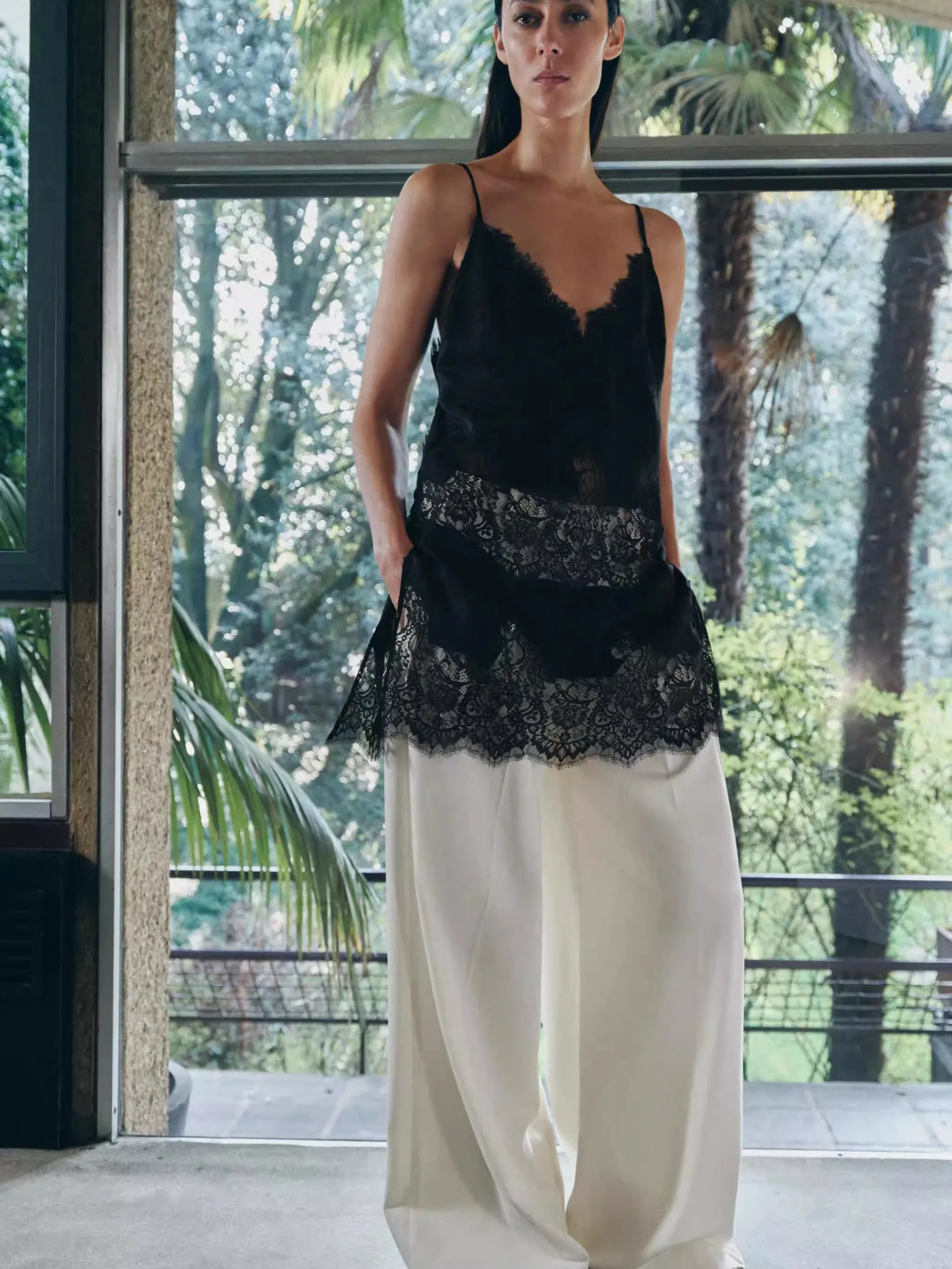 

Sexy Hollow out V-Neck Long Lace Top Women's New Arrival Summer Fashionable Ethnic Stage Costume 18-25 Years Old