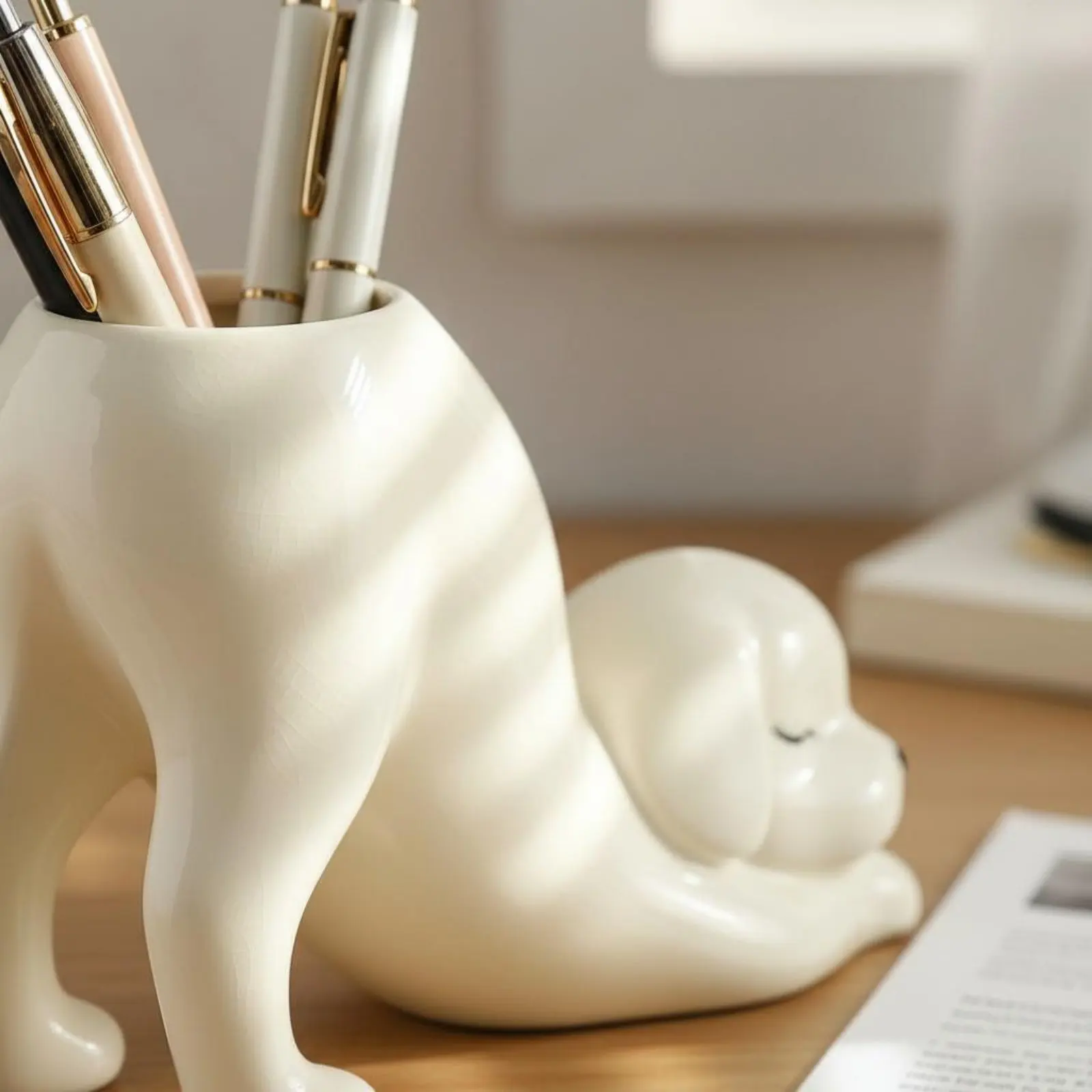 

Sleeping Dog Pen Holder Elegant Desktop Organizer for Office