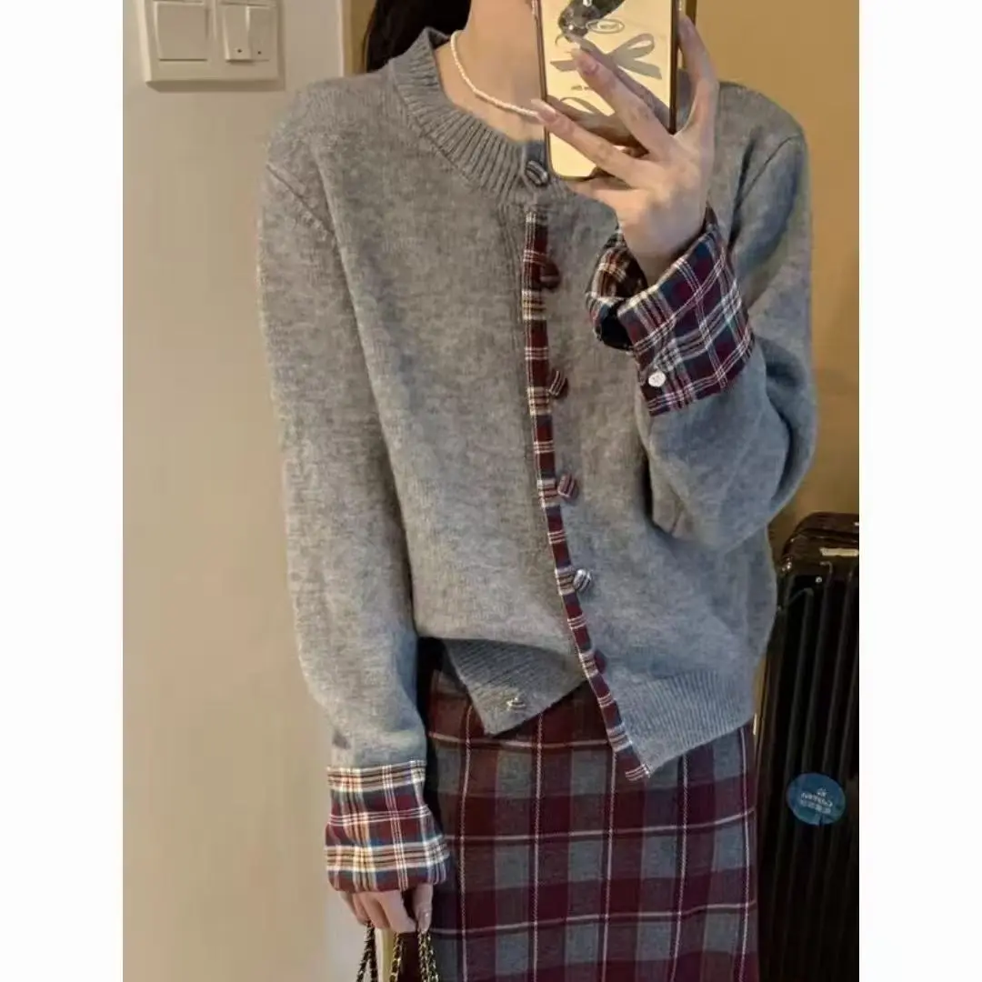 Maglione lavorato a maglia in due pezzi finto cardigan con pannello scozzese casual ampio stile coreano per l'autunno e l'inverno