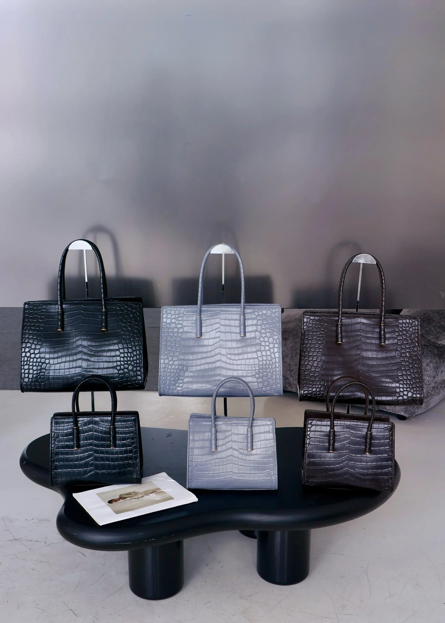 Retro Crocodile Pattern Large Capacity Tote Bag Design Women's Pleated Leather Shoulder Bag Female Daily Commuter Bag