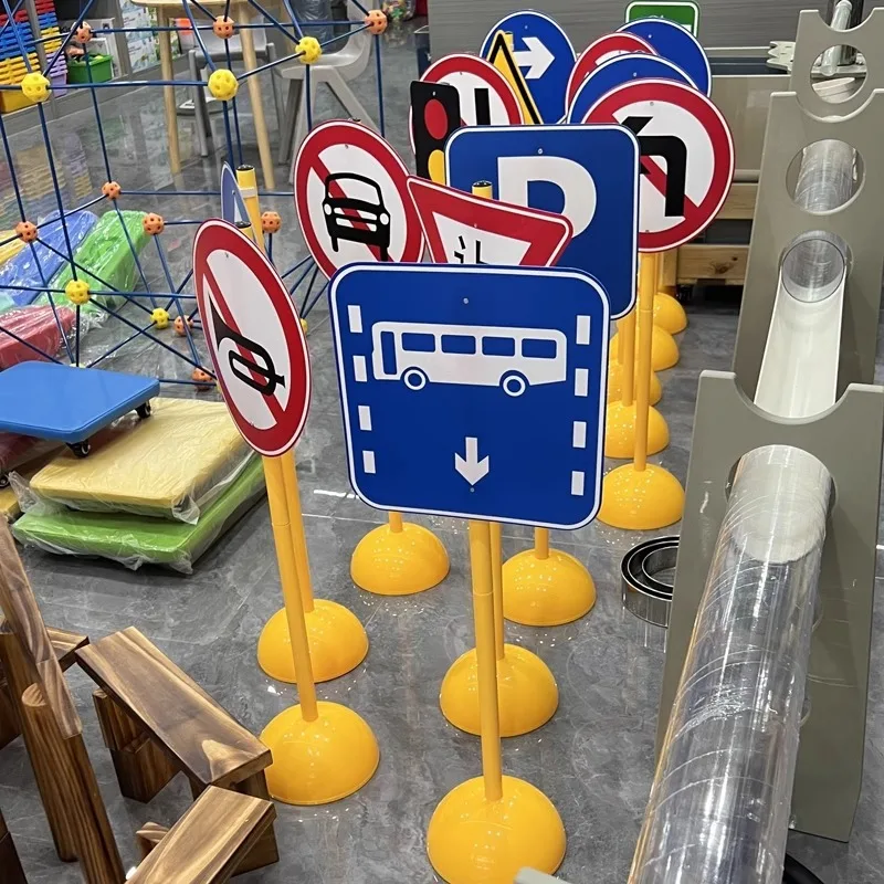 

Traffic signs Children's sensory integration Traffic lights Indicative signs Cognitive children