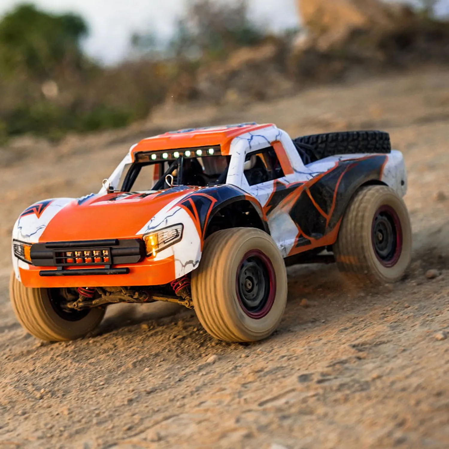 1/14 2,4G RC Hochgeschwindigkeits-Offroad-Fahrzeug 70KM/H Drahtlose Steuerung 4WD Auto Q130B Bürstenloser Motor Servo LED-Lichter RTR Modell – Detail 1