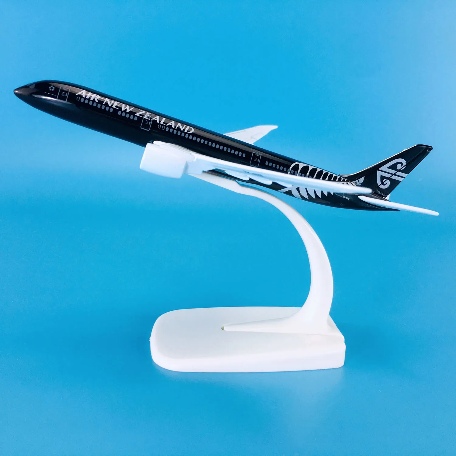 Baza Hot Sale Zinc Ally Material 1:400 16cm Airplane Aircrafts Boeing B787-9 Air New Zealand Plane Model