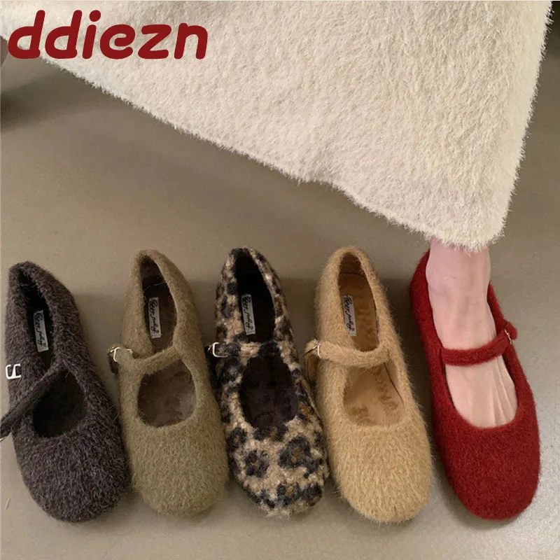 

2025 Новая женская обувь на меху, теплая обувь Мэри Джейн на плоской подошве, мягкая женская обувь с пряжкой и ремешком, модные плюшевые женские туфли на плоской подошве с обувью