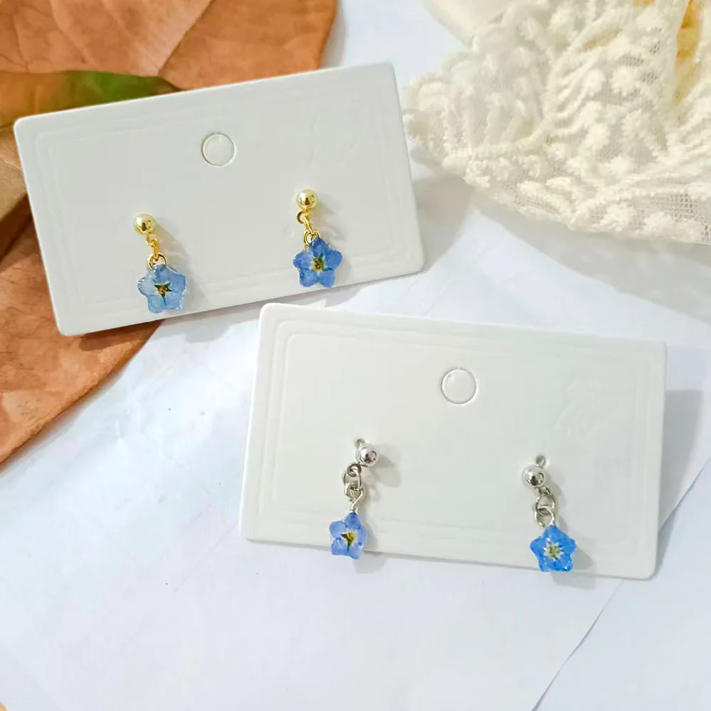 أقراط زرقاء صغيرة تنسى لي لا زهرة أقراط بسيطة مجففة على شكل زهور هدايا للأم والأصدقاء