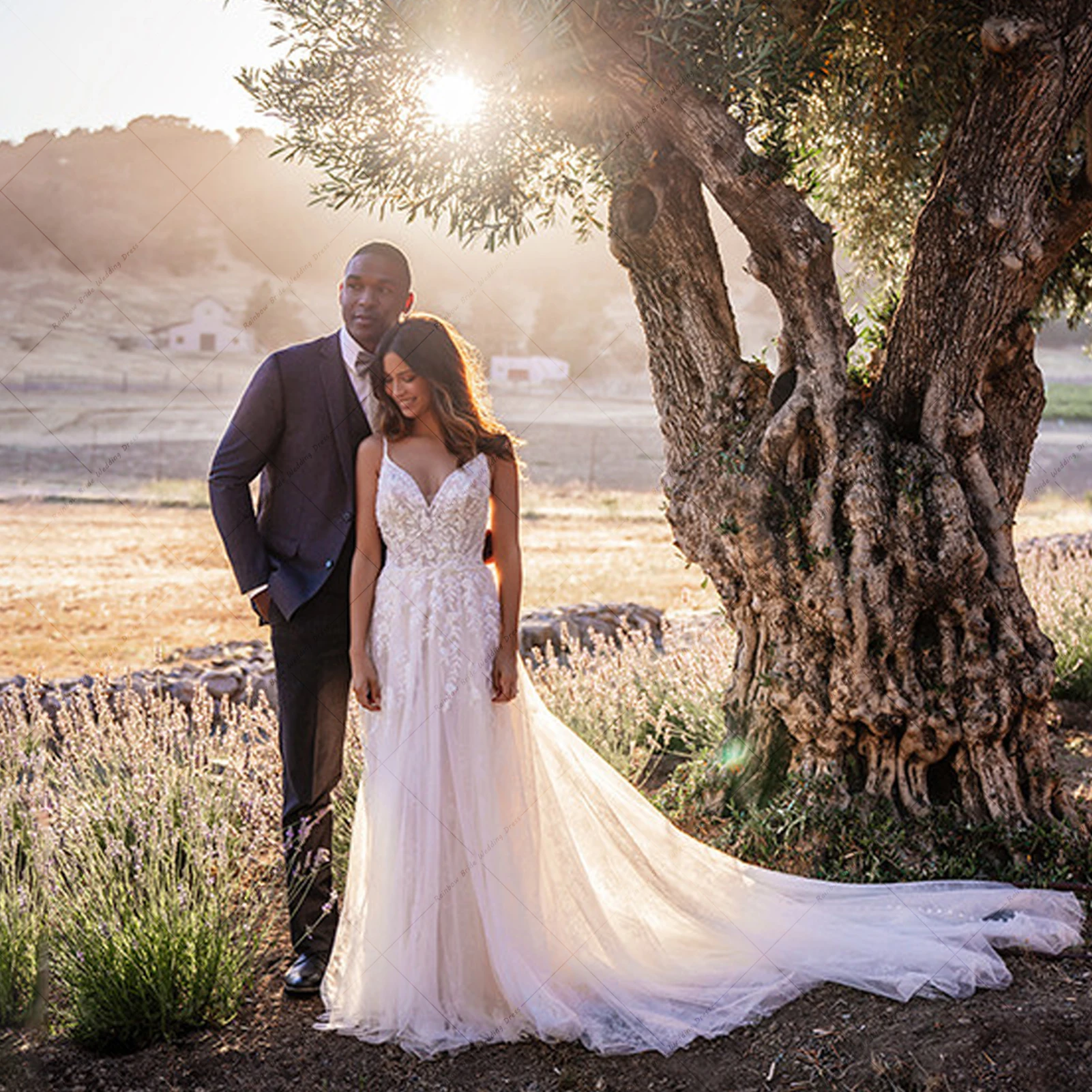 Simple A-Line Train Wedding Dresses Sexy Spaghetti Straps V-Neck Lace Bridal Gown Appliques Button Tulle Robe De Mariée