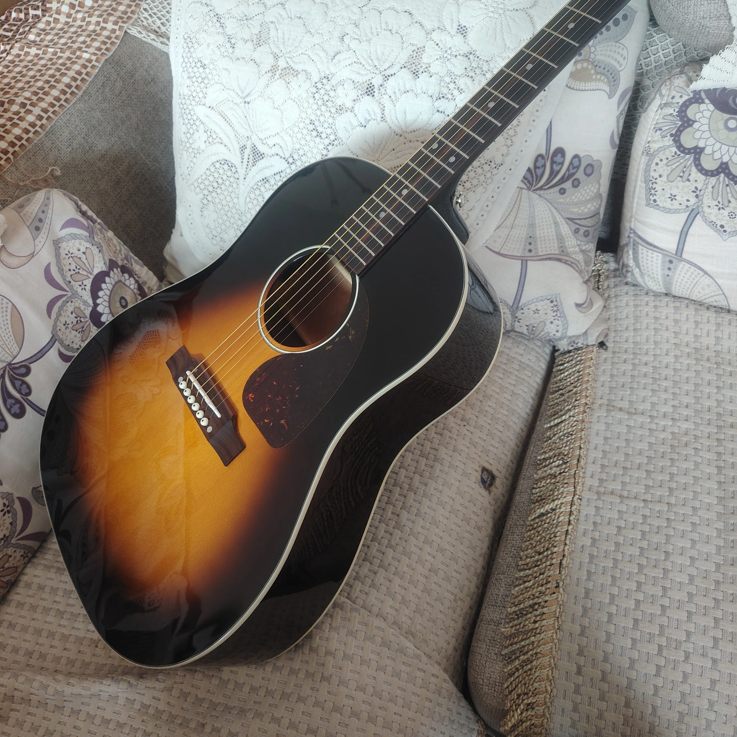 41 Inch J45 Acoustic Folk Guitar, Solid Spruce Top, 301 Built-in Pickup, Fast Shipping