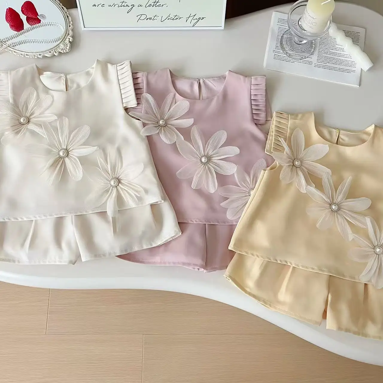 

2025 Europe United States Summer Hot Selling Cute Girls Set Solid Color Flowers Decorated Short Sleeve Shorts Casual Girls Set