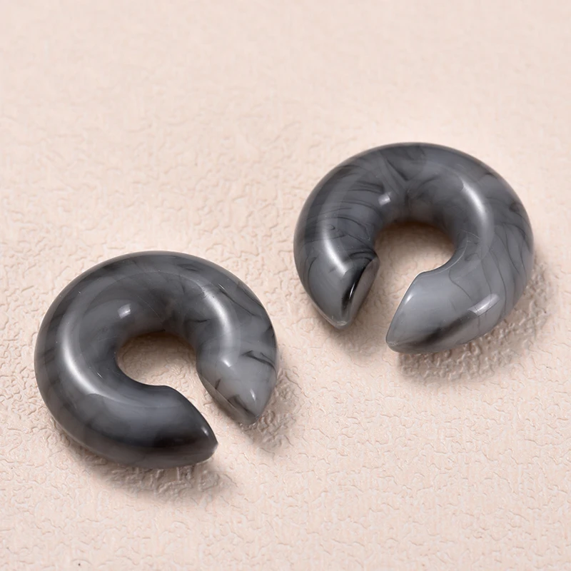 1 Paar einfache glatte Kreis runde Ohrclips für Frauen C-Form Harz ohne Piercing gefälschte Knorpel Ohrstulpe Schmuck – Detail 12