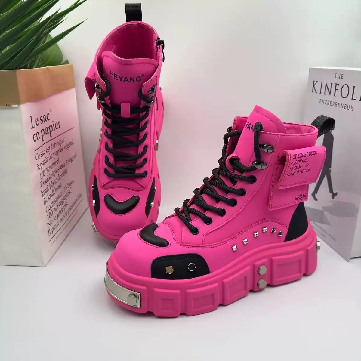 أحذية تشيلسي عالية الجودة للرجال 2025 ربيع الخريف العصرية روفيان وسيم نمط الشارع سميكة القاع الأحذية العصرية