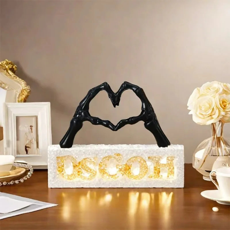 

Wansheng Bixin Gesture Skull Ornament Resin Crafts Love Home Bedroom Desktop Decoration Gift
