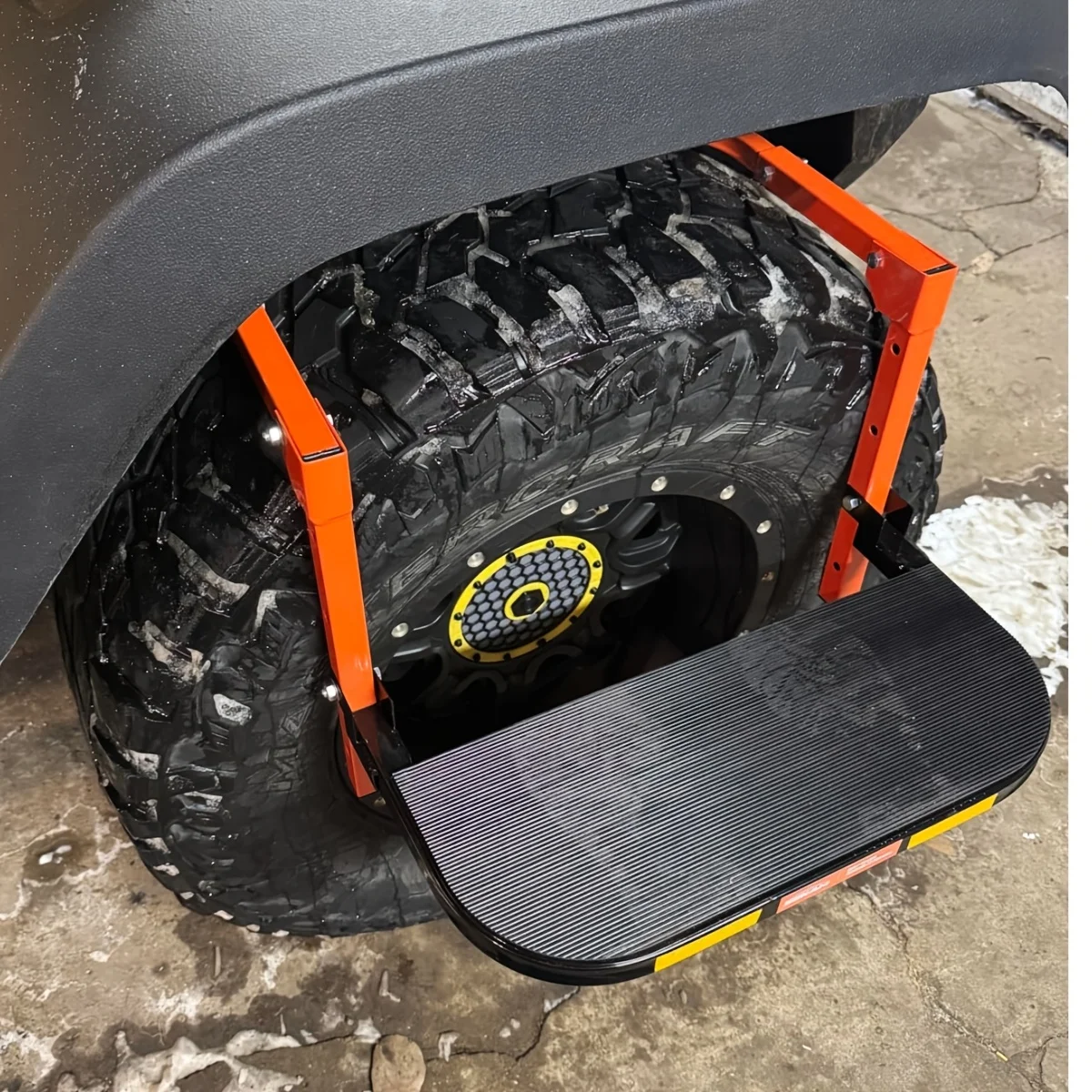 

The Folding Tire Step Can Be Adjusted To Install The Step, Suitable For Cars, Pickup Trucks, SUVs, RVS, Heavy-duty Vehicles,