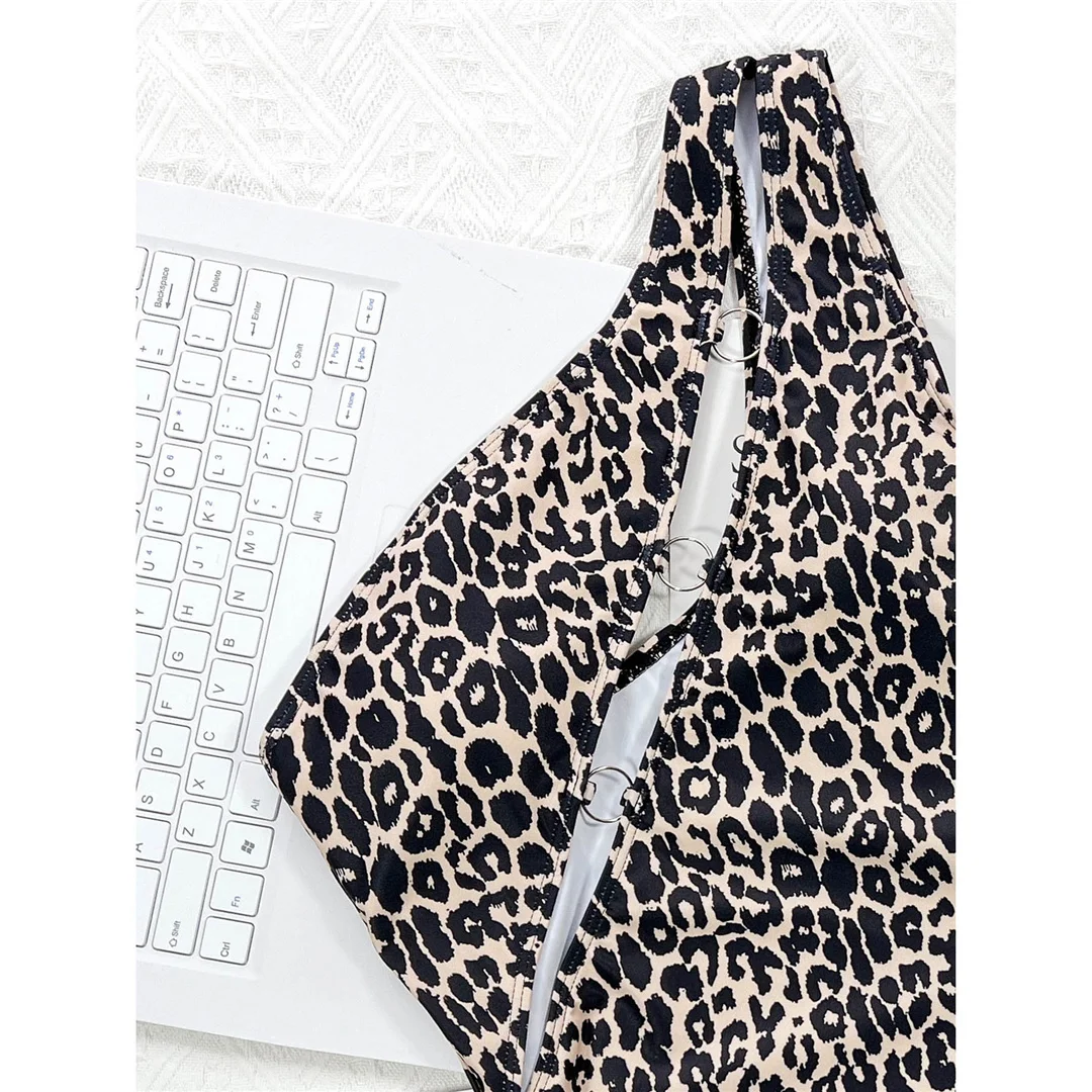 Leopardmuster, asymmetrischer Schnitt, One-Shoulder-Design, einteiliger Badeanzug, Damen-Badebekleidung, Monokini, Badeanzug, Badebekleidung für Damen, V3755. – Detail 12