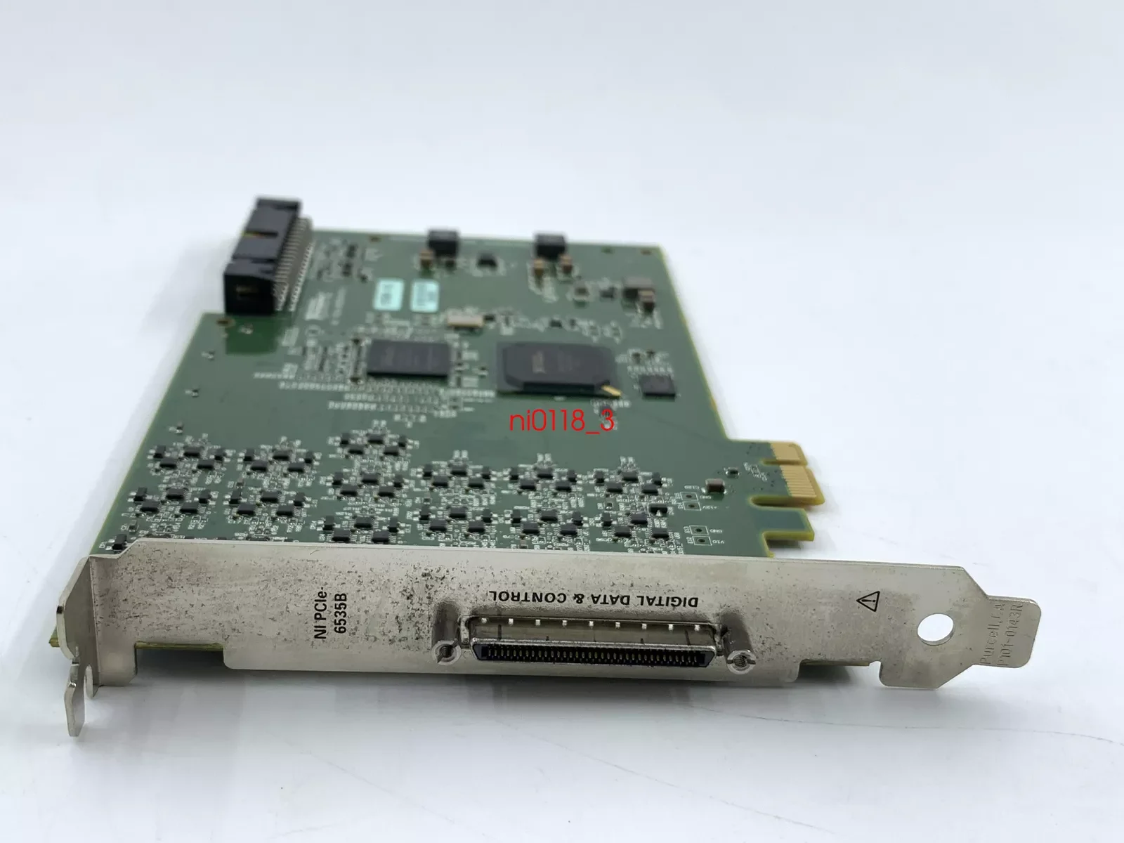 National Instruments NI PCIe-6535B 32 قناة 40 ميجابايت/ثانية 10 ميجا هرتز جهاز الإدخال/الإخراج الرقمي
