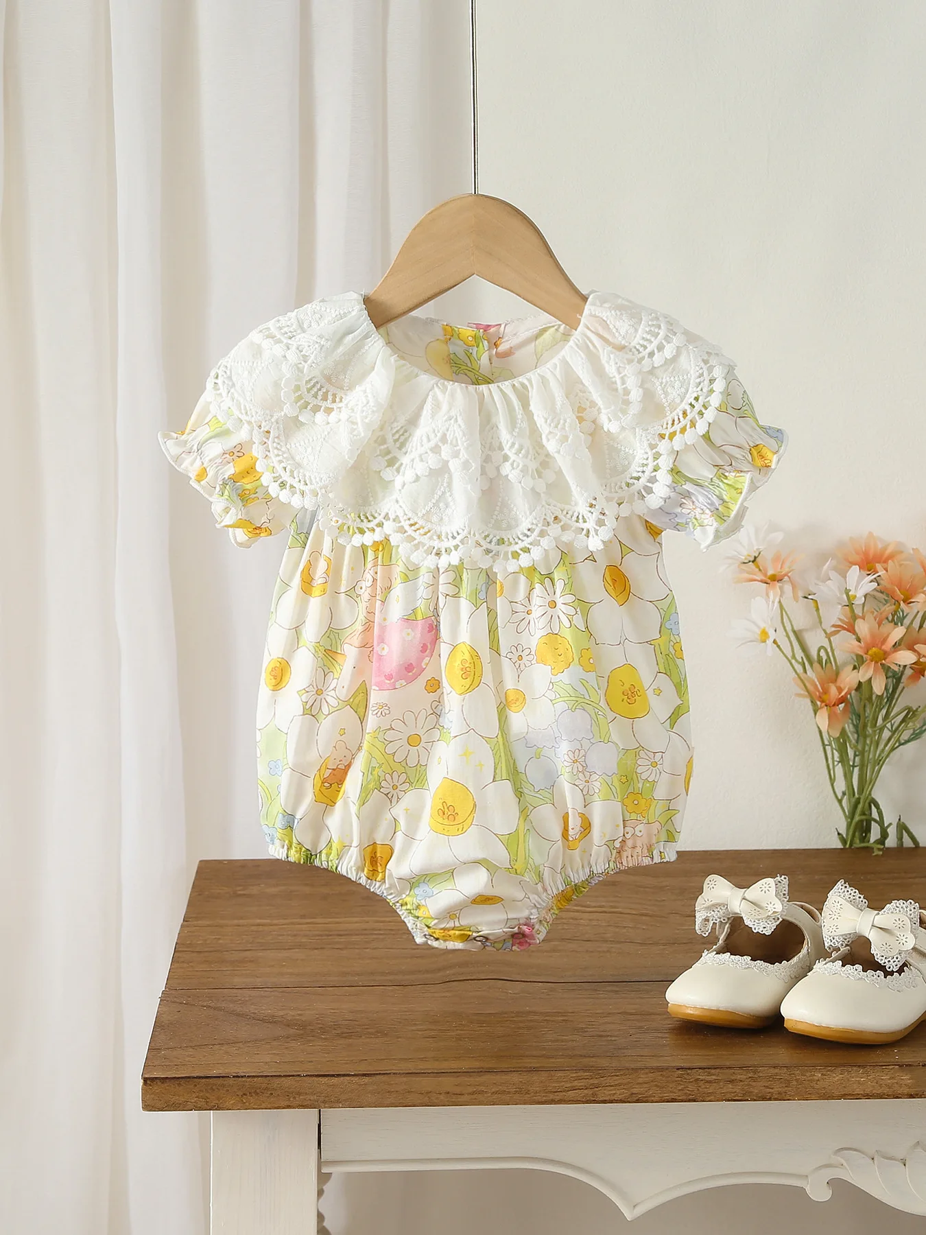 

Baby Girl Summer Cotton Bodysuit Pastoral Floral with Lace Short Sleeve Round Neck Triangular Onesie 0-2Y