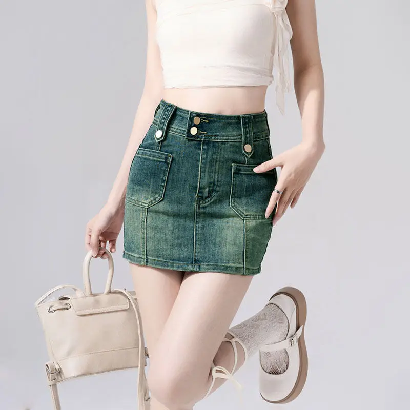 

Anti-exposure vintage distressed denim mini skirt in retro blue for women2025Spring slim-fit skirt that looks slimming when worn