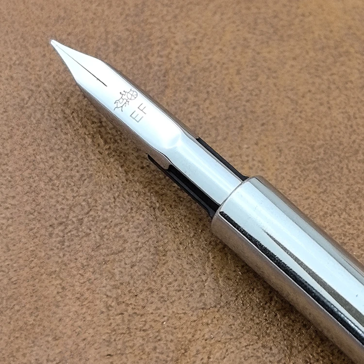 Nieuwe stijl JINHAO 10-pers metalen vulpen zwart/wit intrekbare EF/F-punt met clip en converter inkt schrijven geschenkpenset