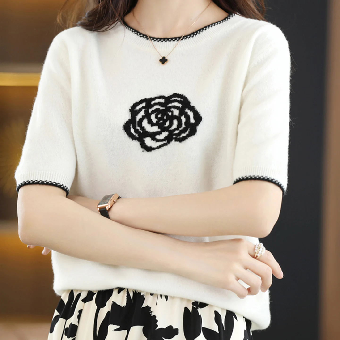 Womens Pure Cotton Half Sleeve Tee Loose Round Neck Short Sleeved Summer Tshirt New Style Contrast Knit Slimming Camellia Top
