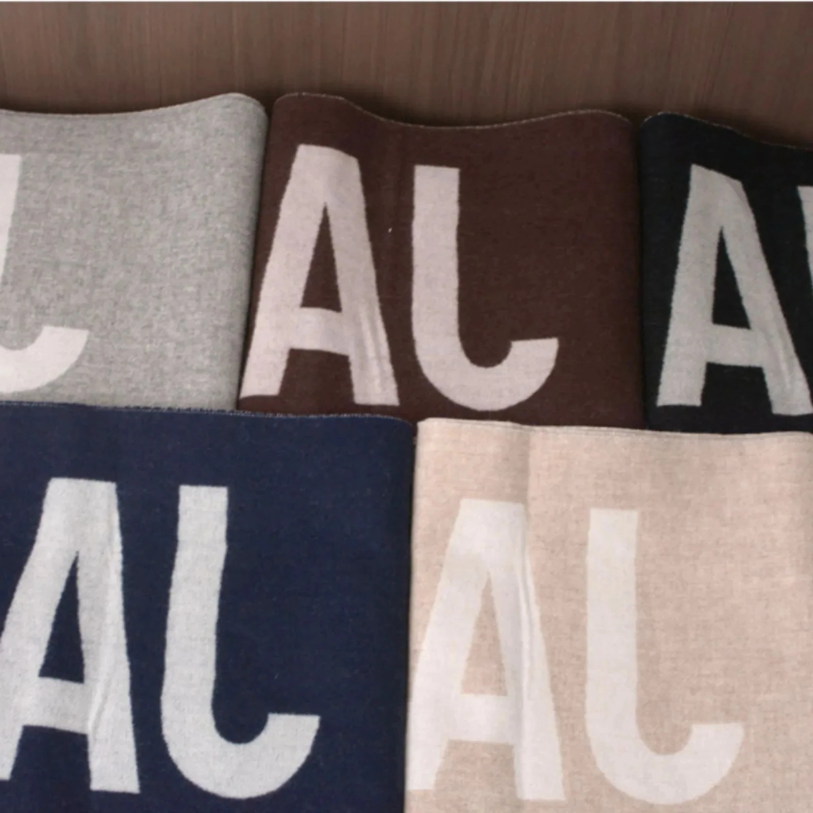 

High quality soft scarf made of wool for women, thick and warm, fashionable, ， Y2K， Winter Cashmere