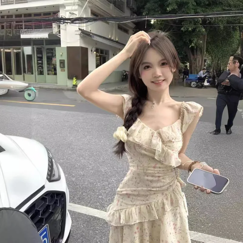 النمط الفرنسي الصغيرة رفرفة الأكمام الأبيض مذهل غير النظامية فستان مكشكش الصيف جديد الخصر مقصوص الأميرة الجنية فستان طويل