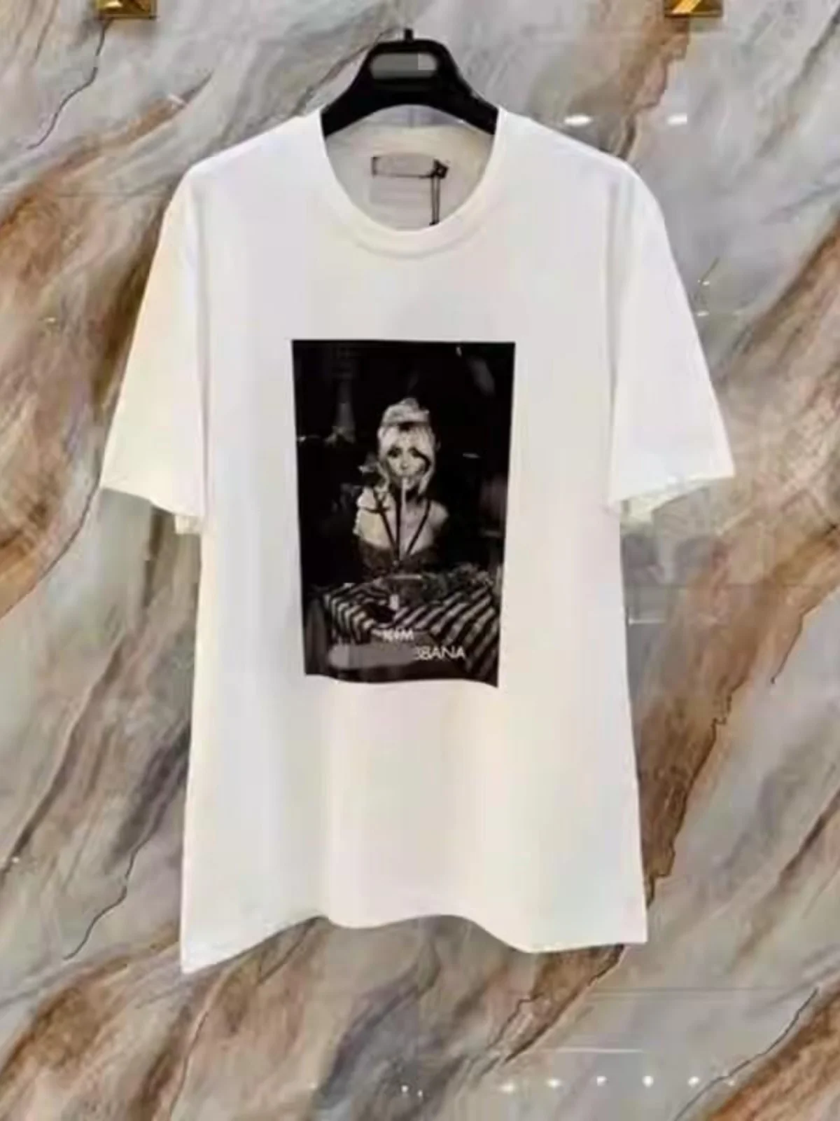 

Summer 2025 Faion ow Sle Men's T-irt White round Ne ort Sve Breathable Cotton Printed Youth ular Casual Wear