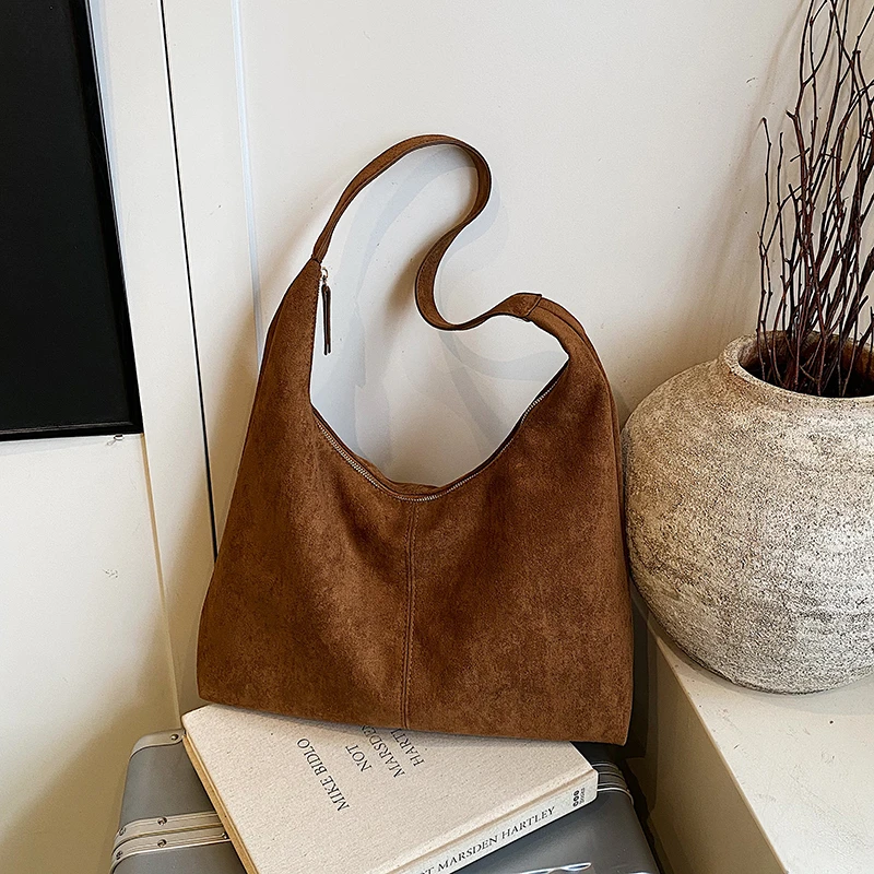 

Faux Suede Solid Color Large Capacity Shoulder Bags Casual Autumn Retro Versatile Ladies Bags 2025 New Fashion Handbags