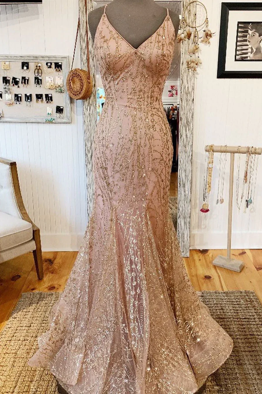 

Glittery Spaghetti Strap V-Neck Sequin Cocktail Party Prom Dresses Lace Mermaid with Criss Cross Back Formal Evening Dress 2024