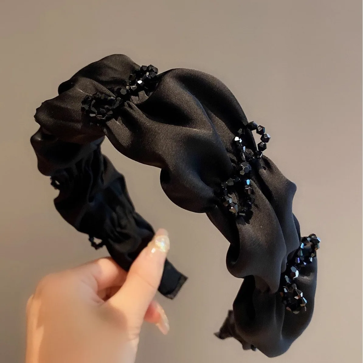 

Black Crystal Hair Hoop Elegant Rhinestone Design Sophisticated Headband for Women Non-Slip Versatile Styling Hair Accessories