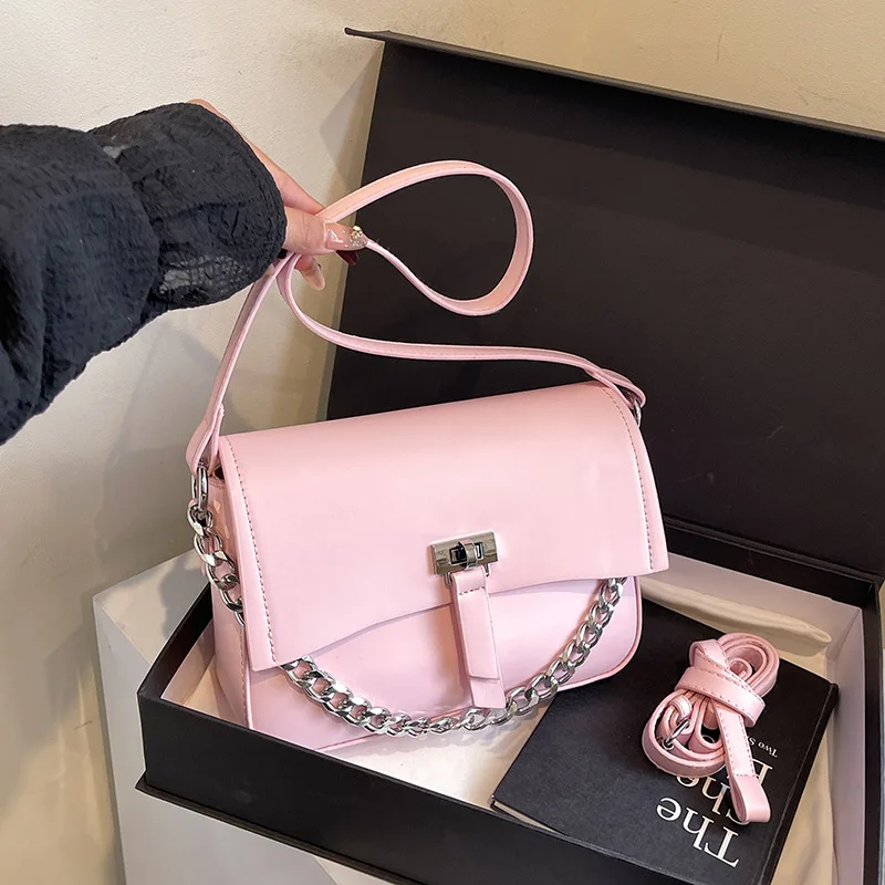 

New Korean Version Retro Chain Bag Women's High-end Shoulder Messenger Bag Fashionable Versatile Portable Commuter Bag